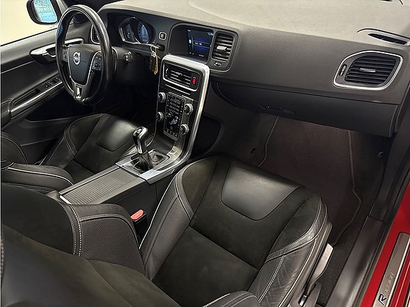 Volvo V60 8 of 25