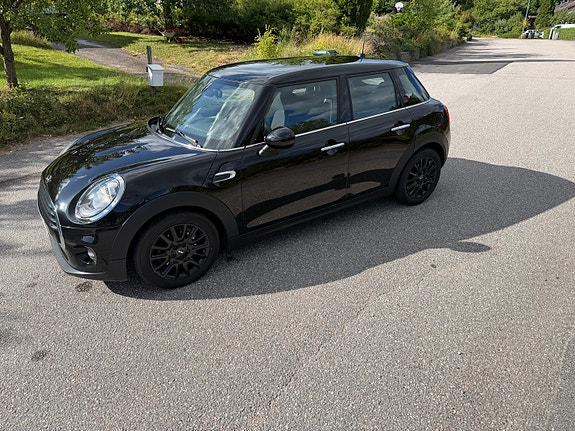 MINI Cooper 2 of 5