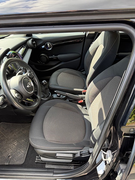 MINI Cooper 5 of 5