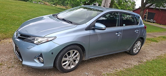 Toyota Auris 2 of 8