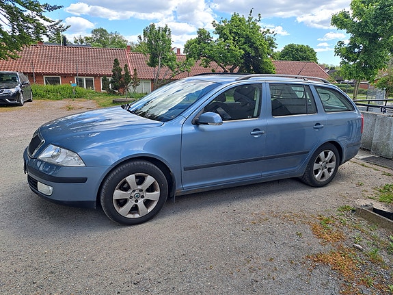 Skoda Octavia 2 of 2