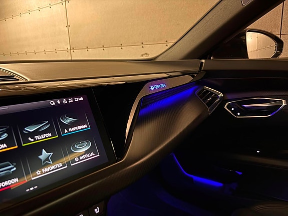 Audi e-tron 16 of 23