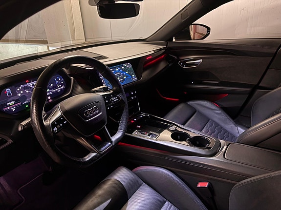Audi e-tron 9 of 23