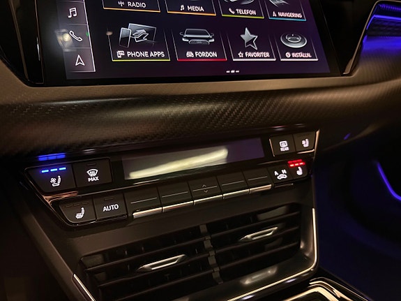 Audi e-tron 21 of 23