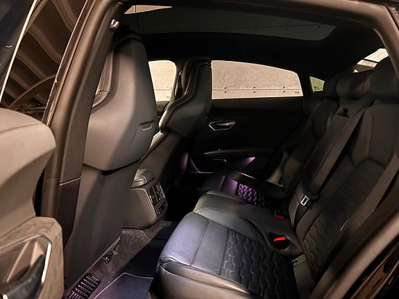 Audi e-tron 11 of 23