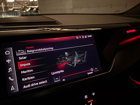 Audi e-tron 13 of 23