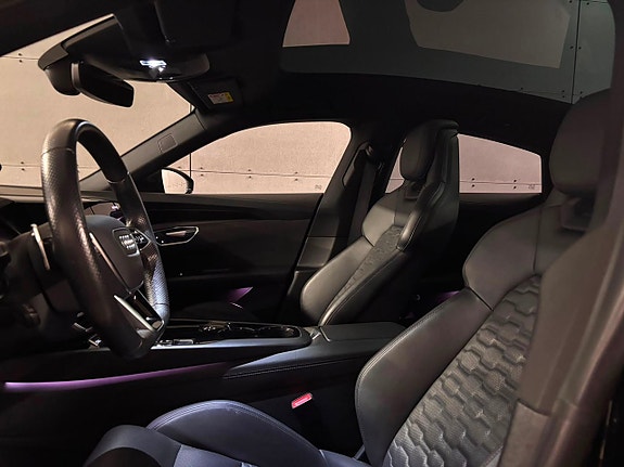Audi e-tron 10 of 23
