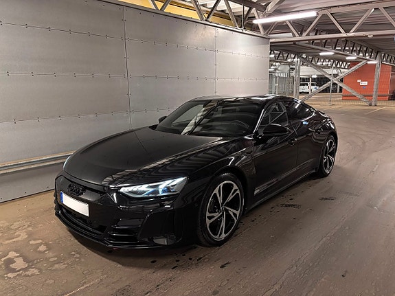 Audi e-tron 2 of 5