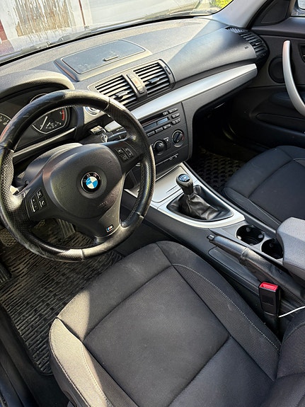 BMW 118d 4 of 5