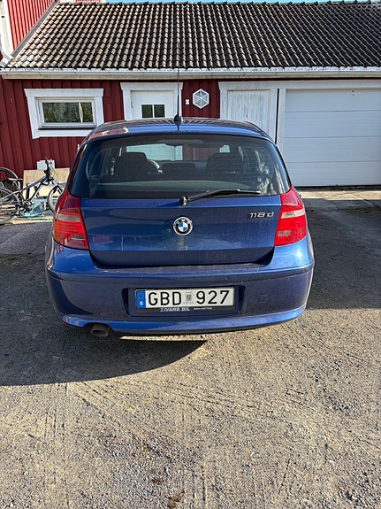 BMW 118d 3 of 5