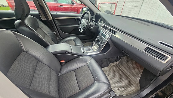 Volvo V70 10 of 16