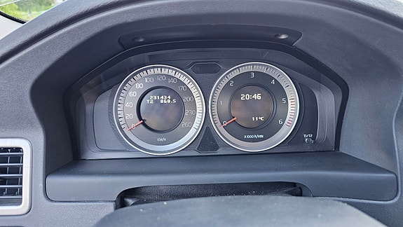 Volvo V70 7 of 16