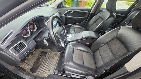 Volvo V70 8 of 16