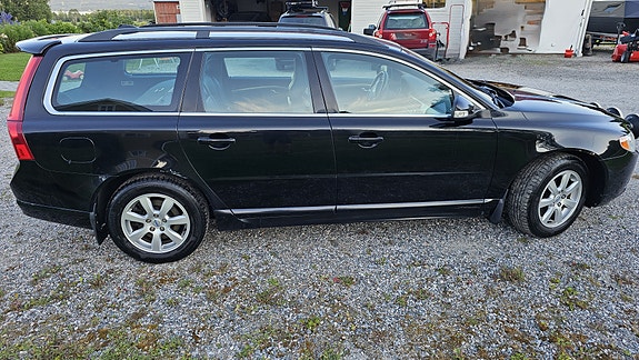 Volvo V70 3 of 16