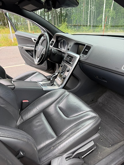 Volvo V60 7 of 12