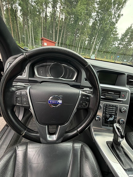 Volvo V60 8 of 12
