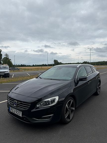 Volvo V60 2 of 5