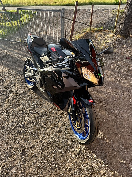 Aprilia RS 125 2 of 5