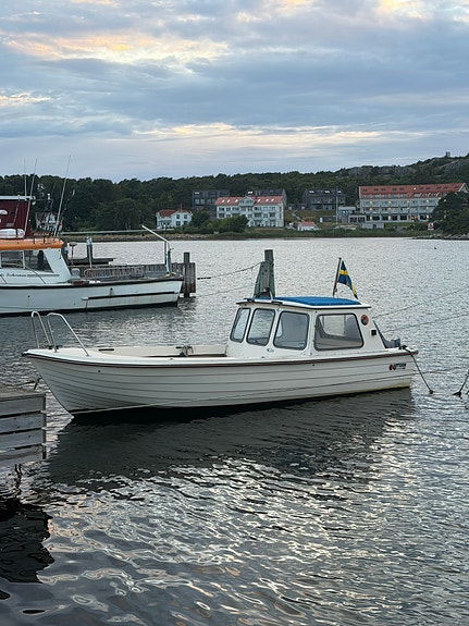Uttern 560 AR. Yamaha 50 hk 2 of 3