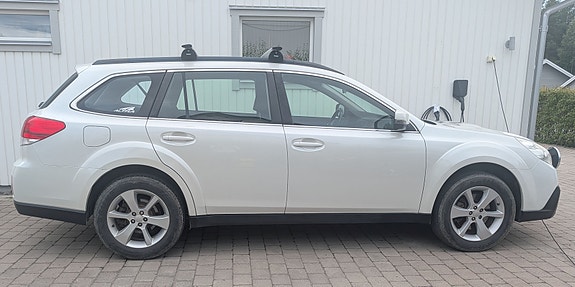 Subaru Outback 3 of 5