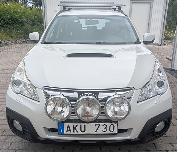 Subaru Outback 2 of 5