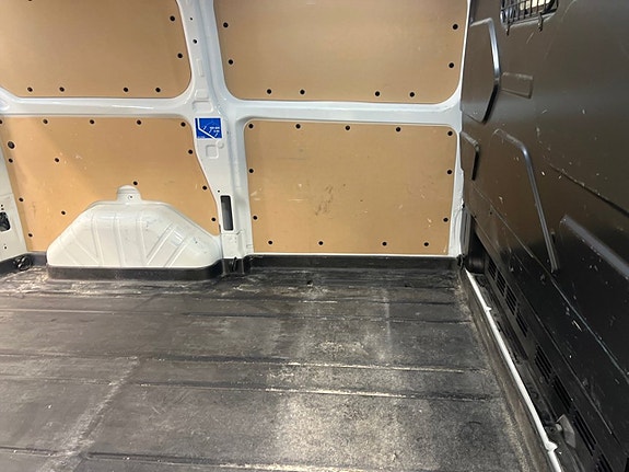 Ford Transit Custom 7 of 11