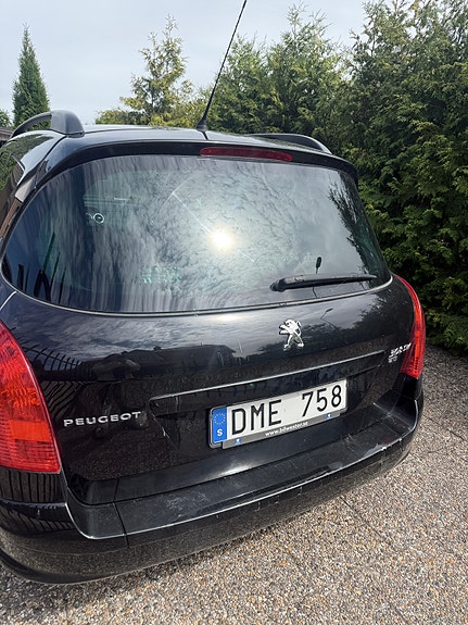 Peugeot 308 SW 2 of 5