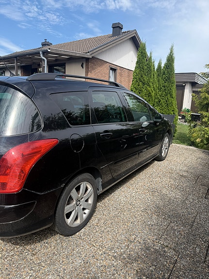 Peugeot 308 SW 3 of 5