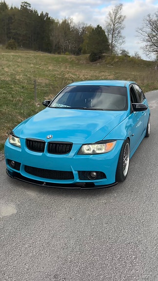 BMW 320i 4 of 7