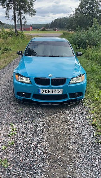 BMW 320i 2 of 7