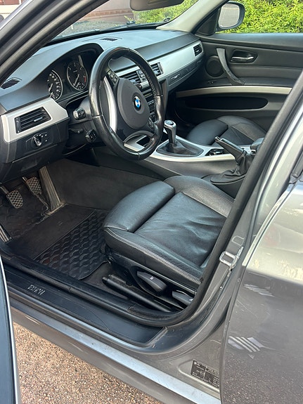 BMW 320d 12 of 13