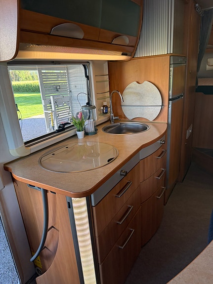 Hymer B614 4 of 7