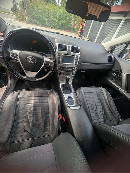 Toyota Avensis 3 of 4