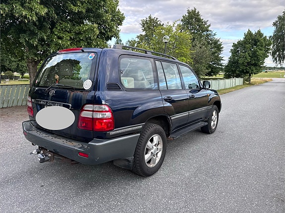 Toyota Land Cruiser 5 of 8