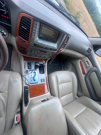 Toyota Land Cruiser 4 of 8