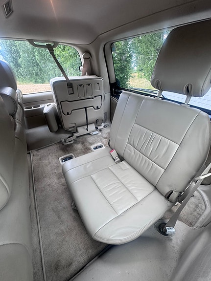Toyota Land Cruiser 8 of 8
