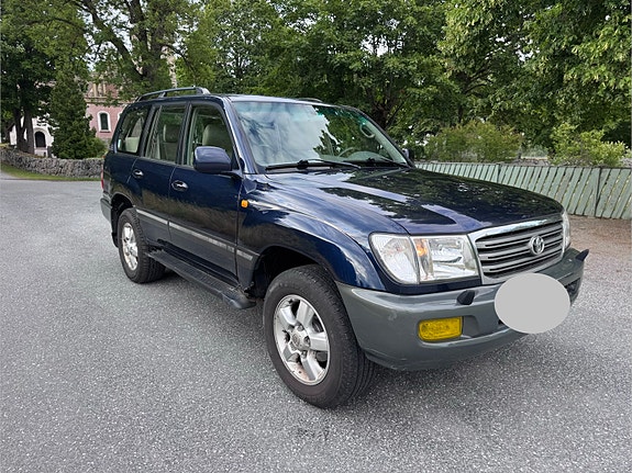 Toyota Land Cruiser 3 of 8