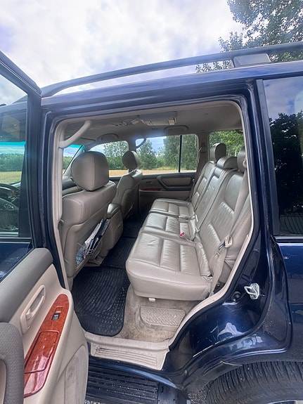 Toyota Land Cruiser 7 of 8