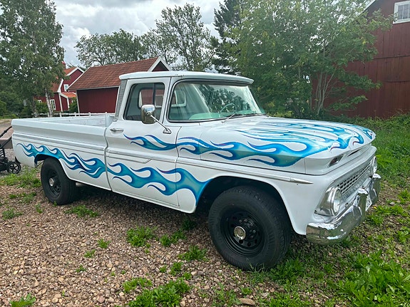 Chevrolet Regular Cab 2 of 5