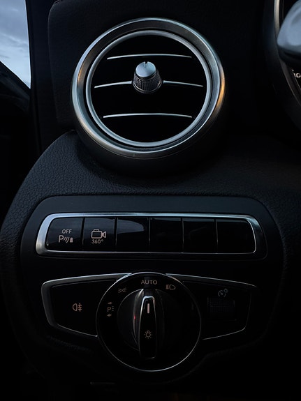 Mercedes-Benz C450 9 of 17