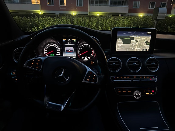 Mercedes-Benz C450 16 of 17