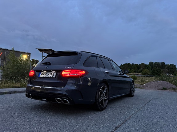 Mercedes-Benz C450 2 of 17