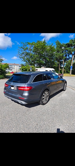Mercedes-Benz E220 d 3 of 5