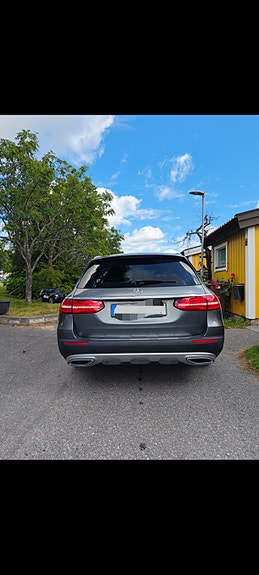 Mercedes-Benz E220 d 4 of 5