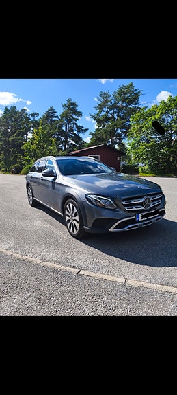 Mercedes-Benz E220 d 2 of 5