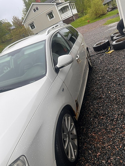 Volkswagen Passat 2 of 5