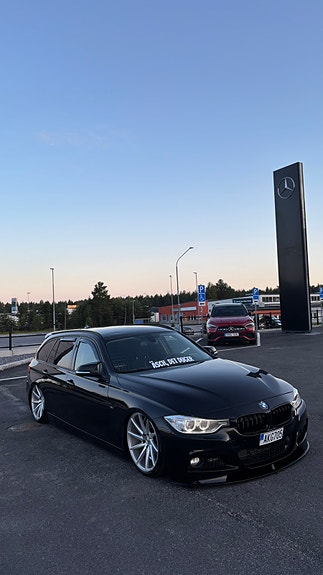 BMW 320d 3 of 10