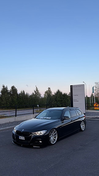 BMW 320d 2 of 10