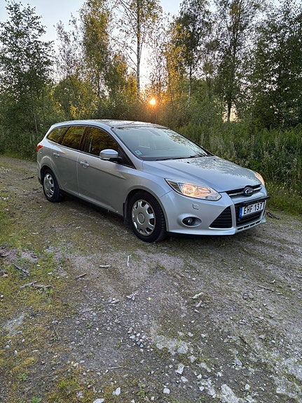 Ford Focus 2 of 4