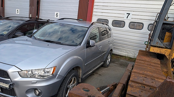 Mitsubishi Outlander 2 of 5